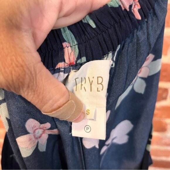 TRYB 100% Silk Floral Culottes Pants Cropped Size Small - Picture 5 of 6